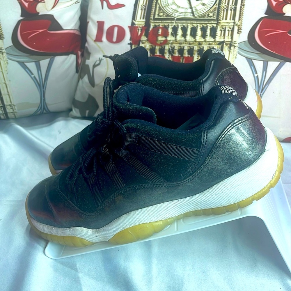 (E3) AIR JORDAN XI RETRO LOW
#528896-010 BASKETBALL SHOES SIZE 7A BLACK METALLIC